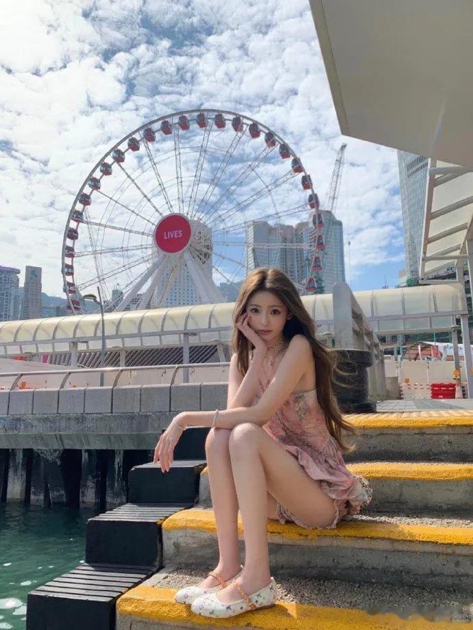 王思聪女友懒懒分享最新穿搭，恋爱3年疑似结婚，和王公子很恩爱