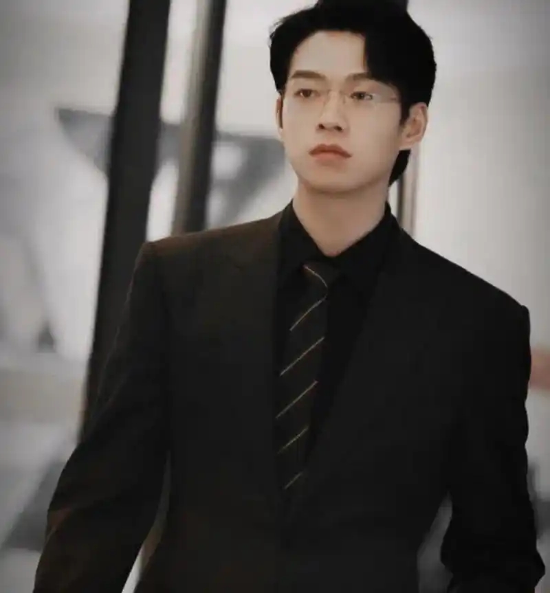 被曝婚内出轨是冰山一角，不到48小时内娱3大瓜，连姚晨也受牵连