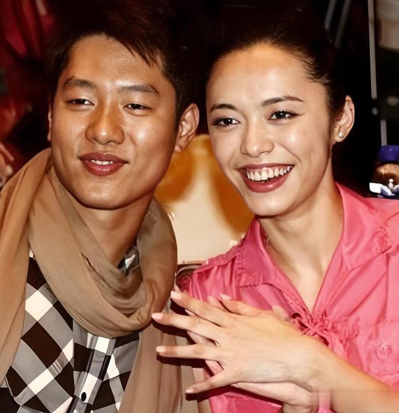 凌潇肃评论区沦陷！唐一菲6年多没更新，都被困在男方第一段婚姻