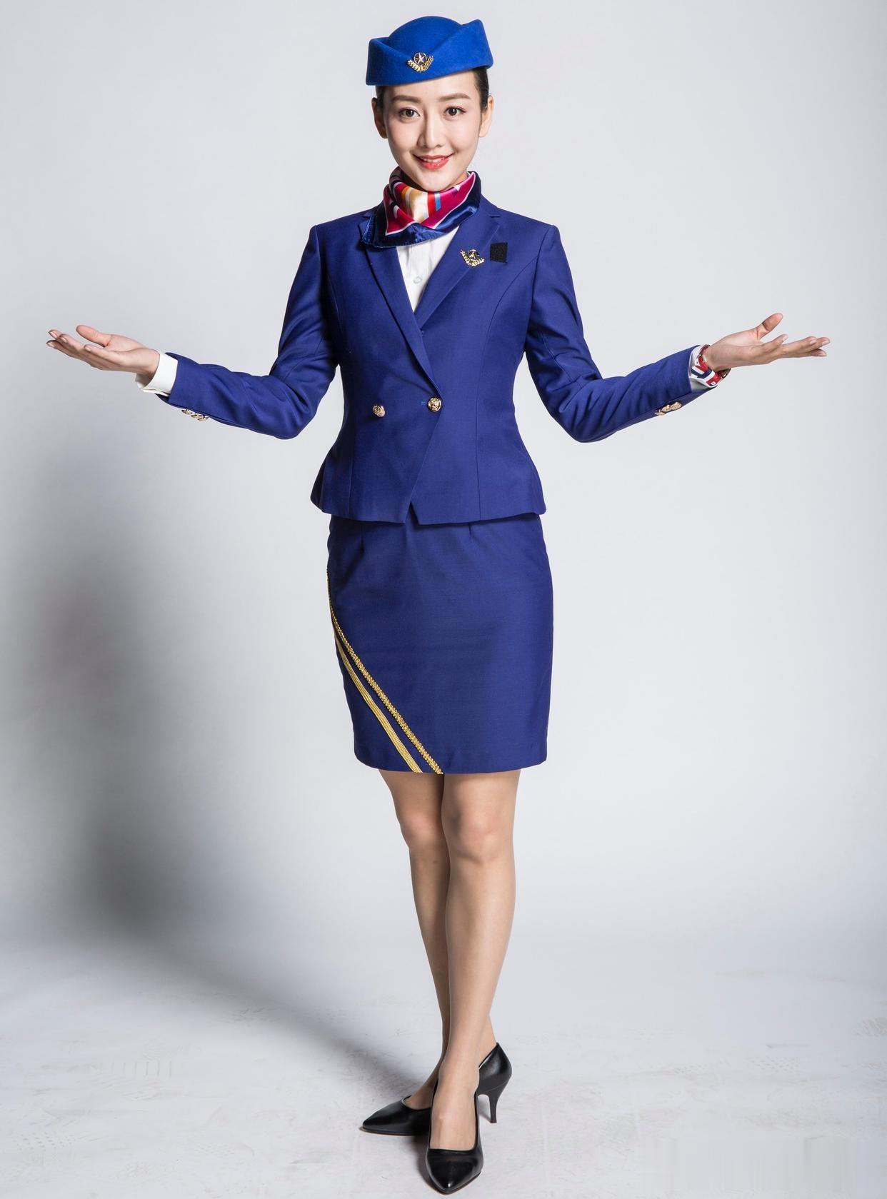 王鸥空姐装生图，超薄丝袜气质高雅！