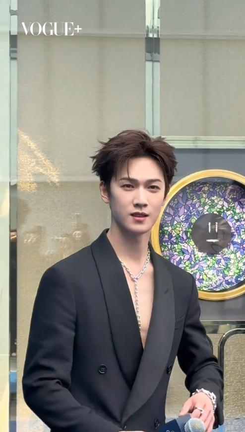 奢侈品红毯暴露咖位:李昀锐无人问津,唐嫣靠边站,C位毋庸置疑