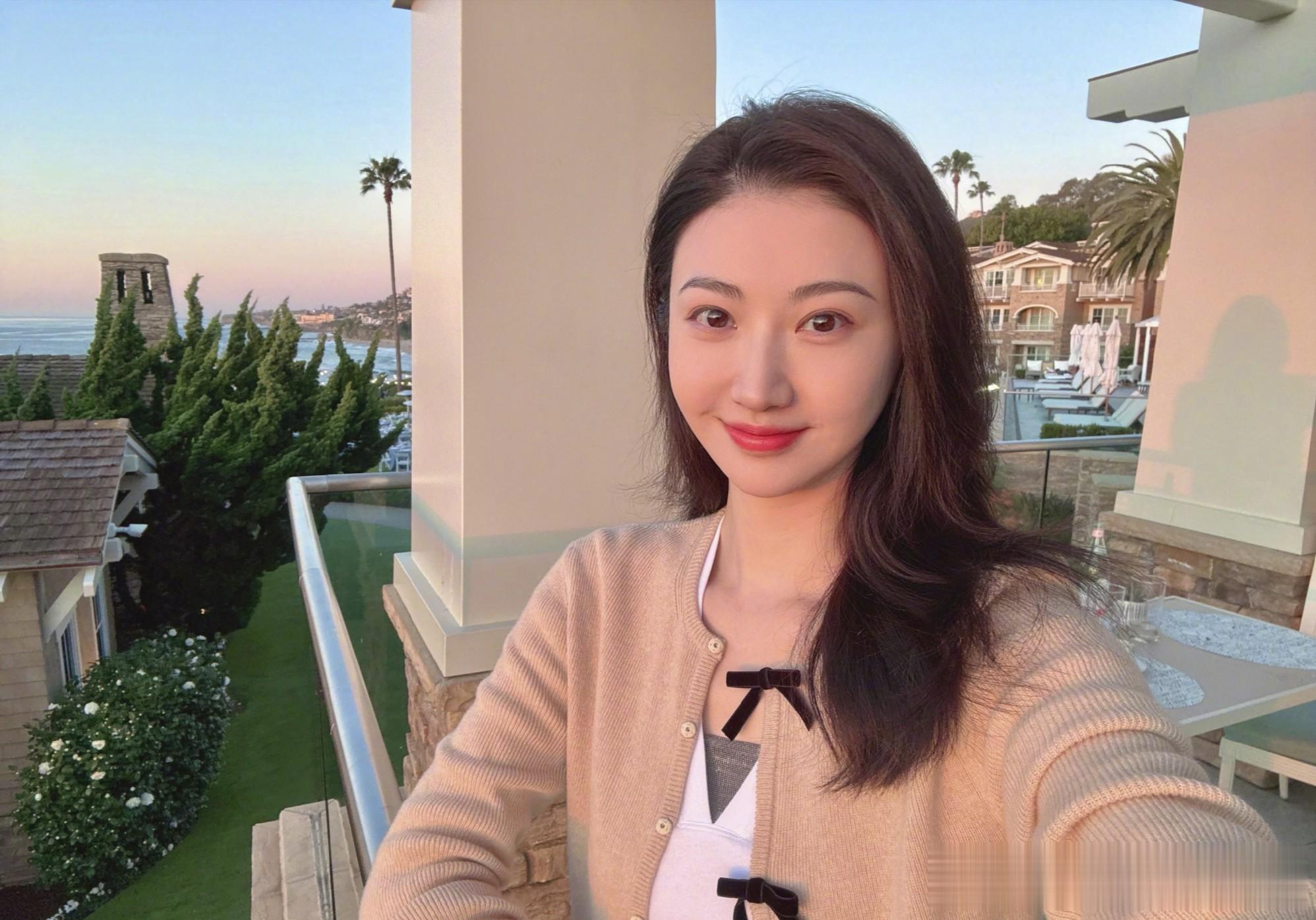 明星景甜秀气写真：甜美温婉的姑娘！