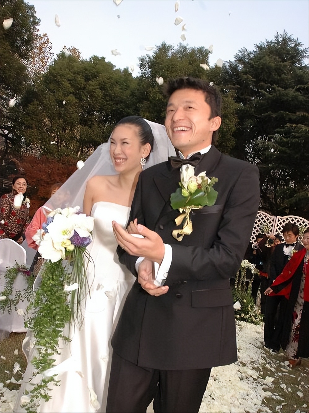 佟晨洁官宣离婚！离婚后仍帮前夫理财，21岁就花40万在上海买了房