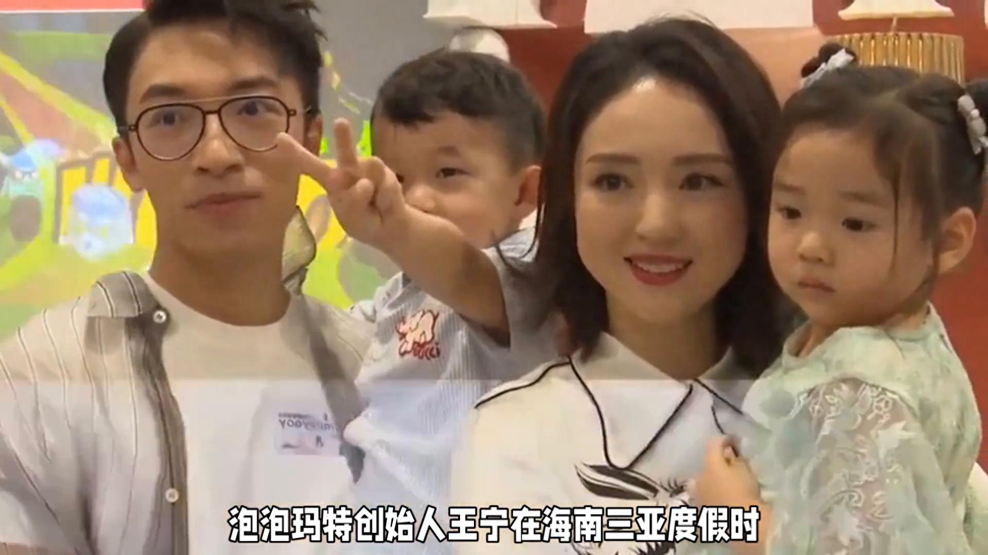 泡泡玛特创始人送小酒窝盲盒