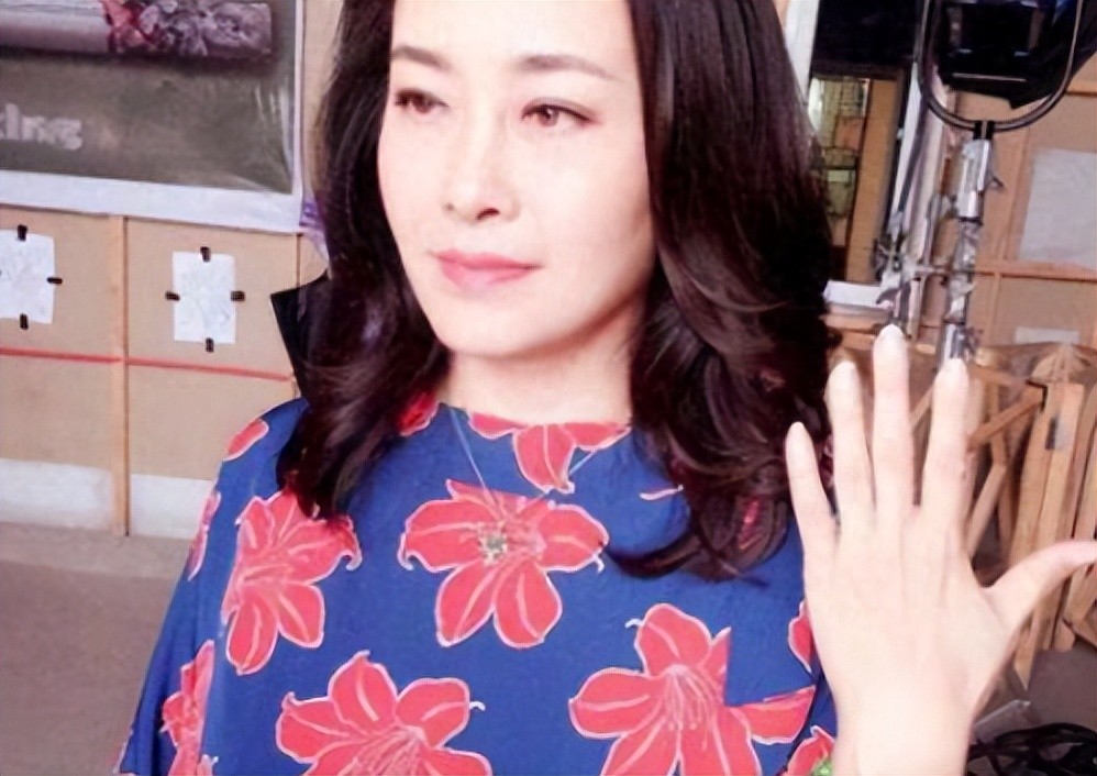 与男友同居8年无果,分手半年转身嫁企业CEO,如今一儿一女很幸福