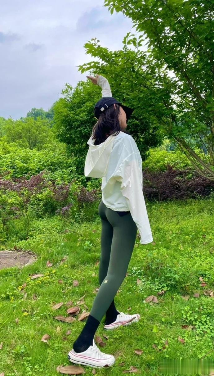 宋祖儿：甜妹脸配漫画腿，这反差感真的越看越上头