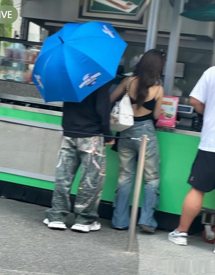 黄晓明新女友颜值曝光,五官立体,蜂腰翘臀,但依旧是整容脸