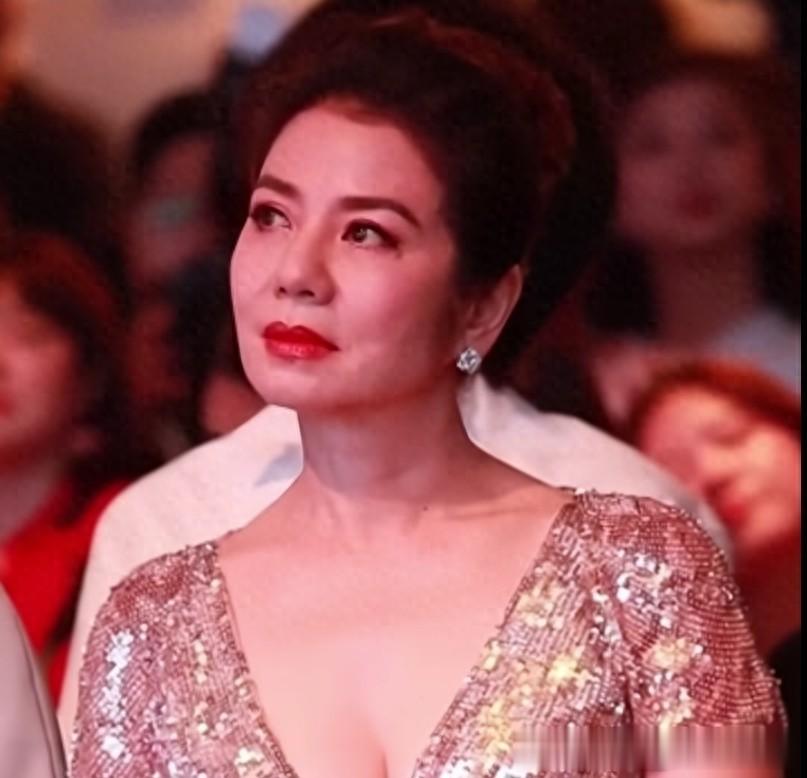 钟楚红65岁状态上热搜,这才是我们想娶的女神样子!