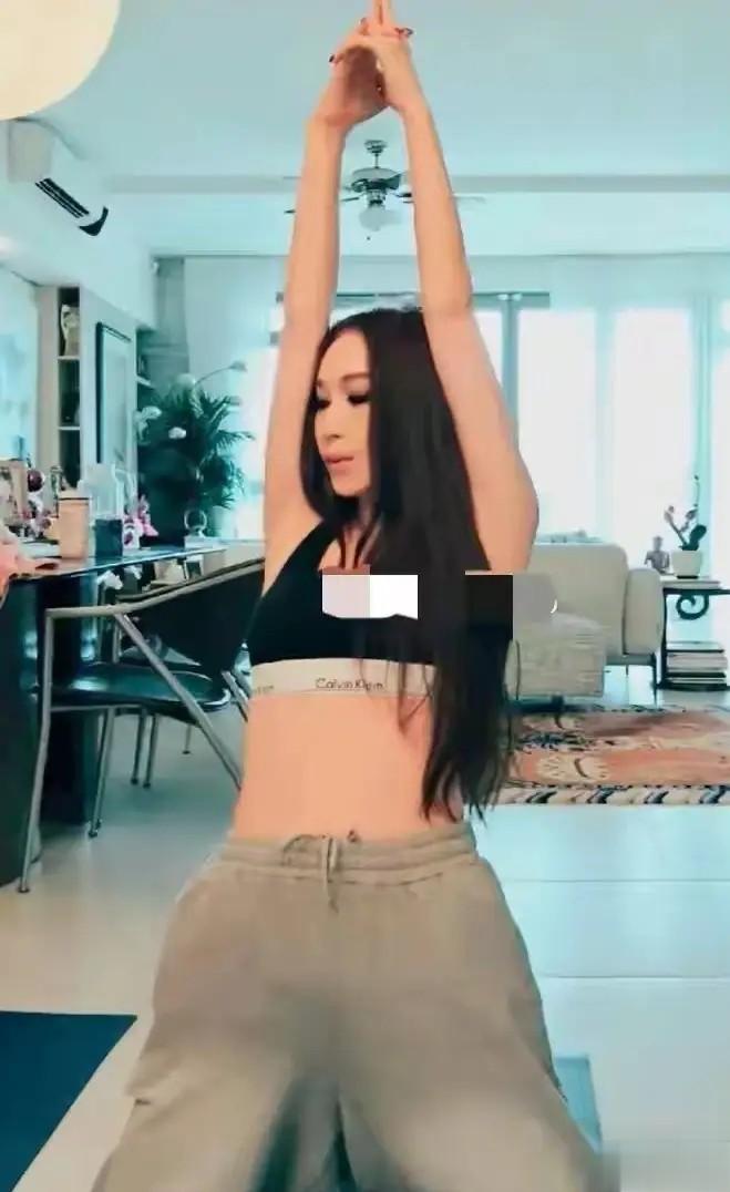 温碧霞健身照曝光，小蛮腰也太吸睛了！59岁了状态还这么状态迷人