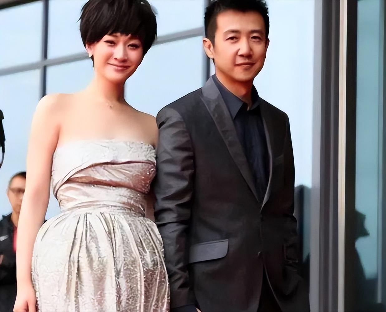 50岁李小冉翻红后，前男友鄢颇亲手撕碎了和她维持了12年的体面！