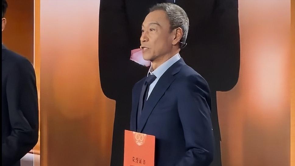 王学圻近况曝光，才明白为何对簿公堂，也要和结婚40年的发妻离婚