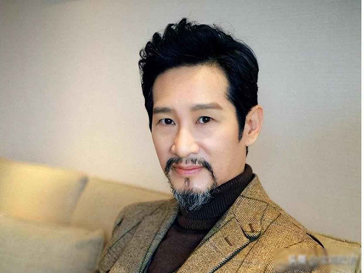 重磅!王劲松被人民日报点名,背后三大信号,傅彪遗言成金句!