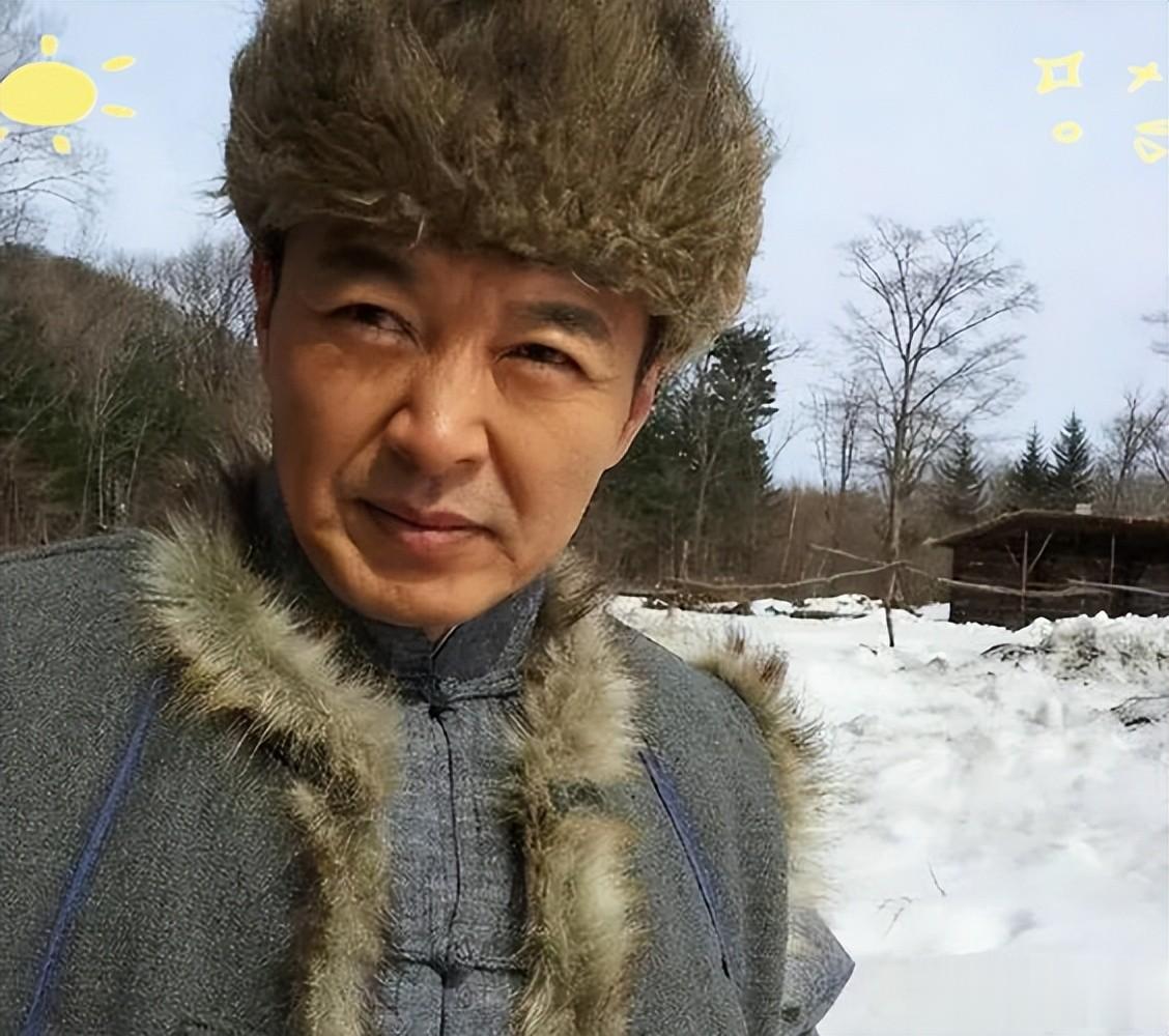 没想到他俩是父子，父亲是老戏骨，儿子与李健合唱，是父亲的骄傲