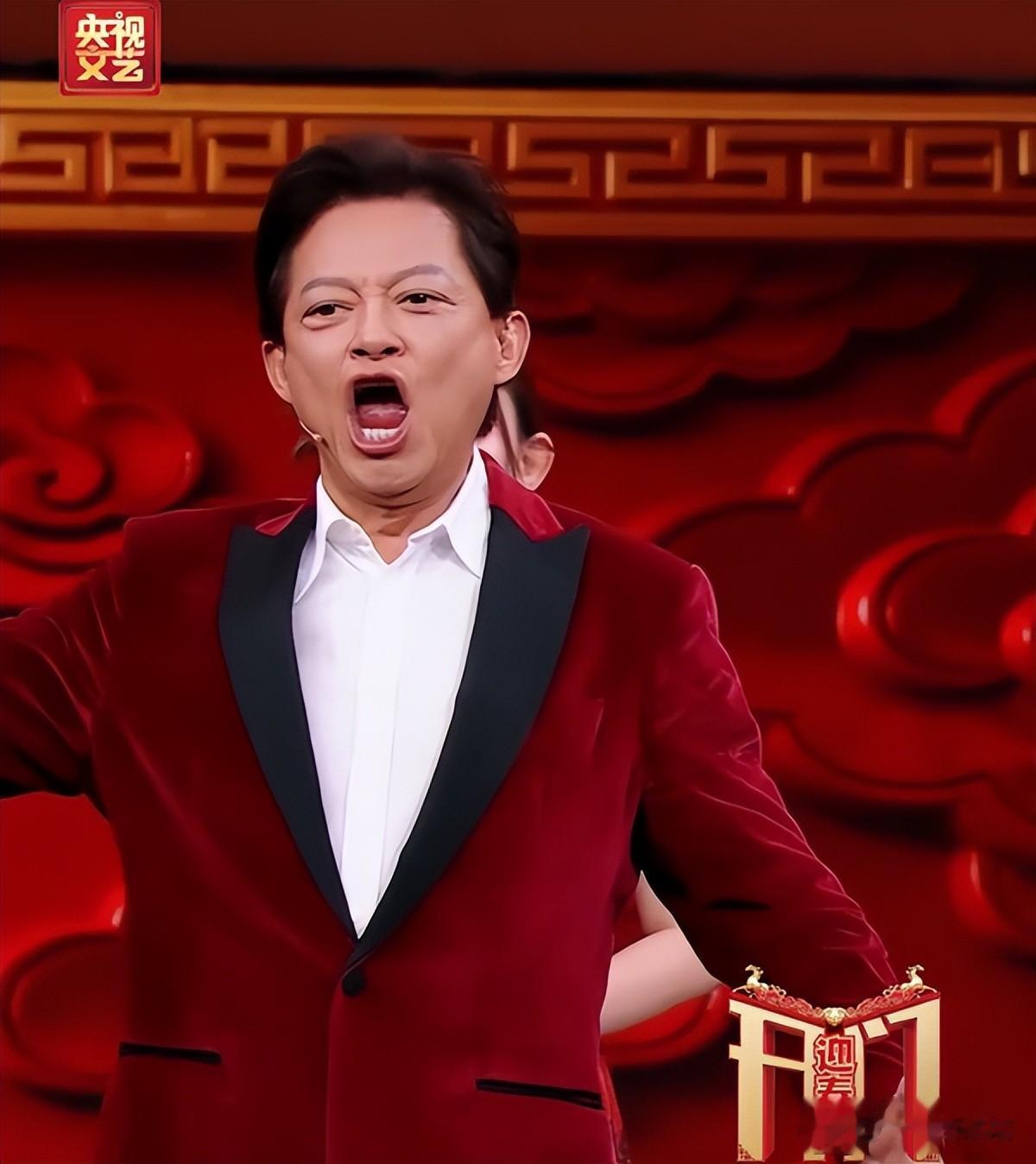 抛弃结婚26年的发妻,转身娶90后女学生,67岁莫华伦如今太幸福