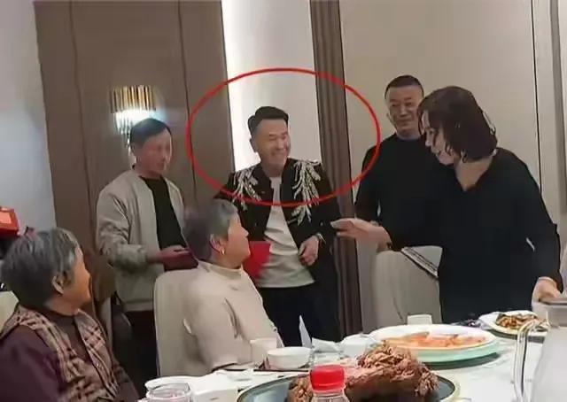 大衣哥前儿媳陈亚男再嫁！新夫会来事，年纪偏大，身高不及朱小伟