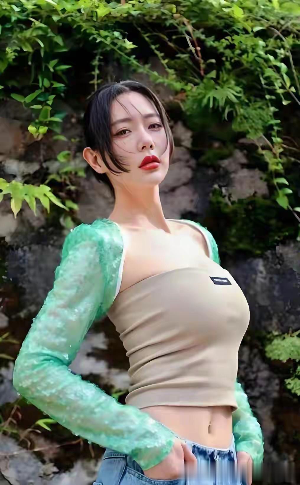 克拉拉资本雄厚！英韩混血，身材和颜值在整个亚洲都是数一数二的