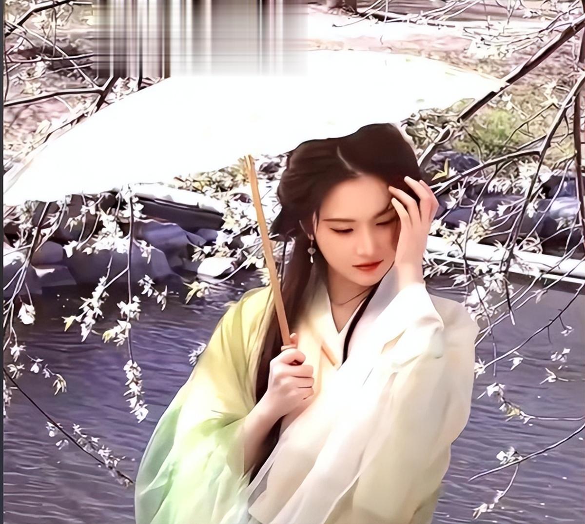 没资源，没热度，32岁“谋女郎”处境尴尬，只能与47岁于正演情侣