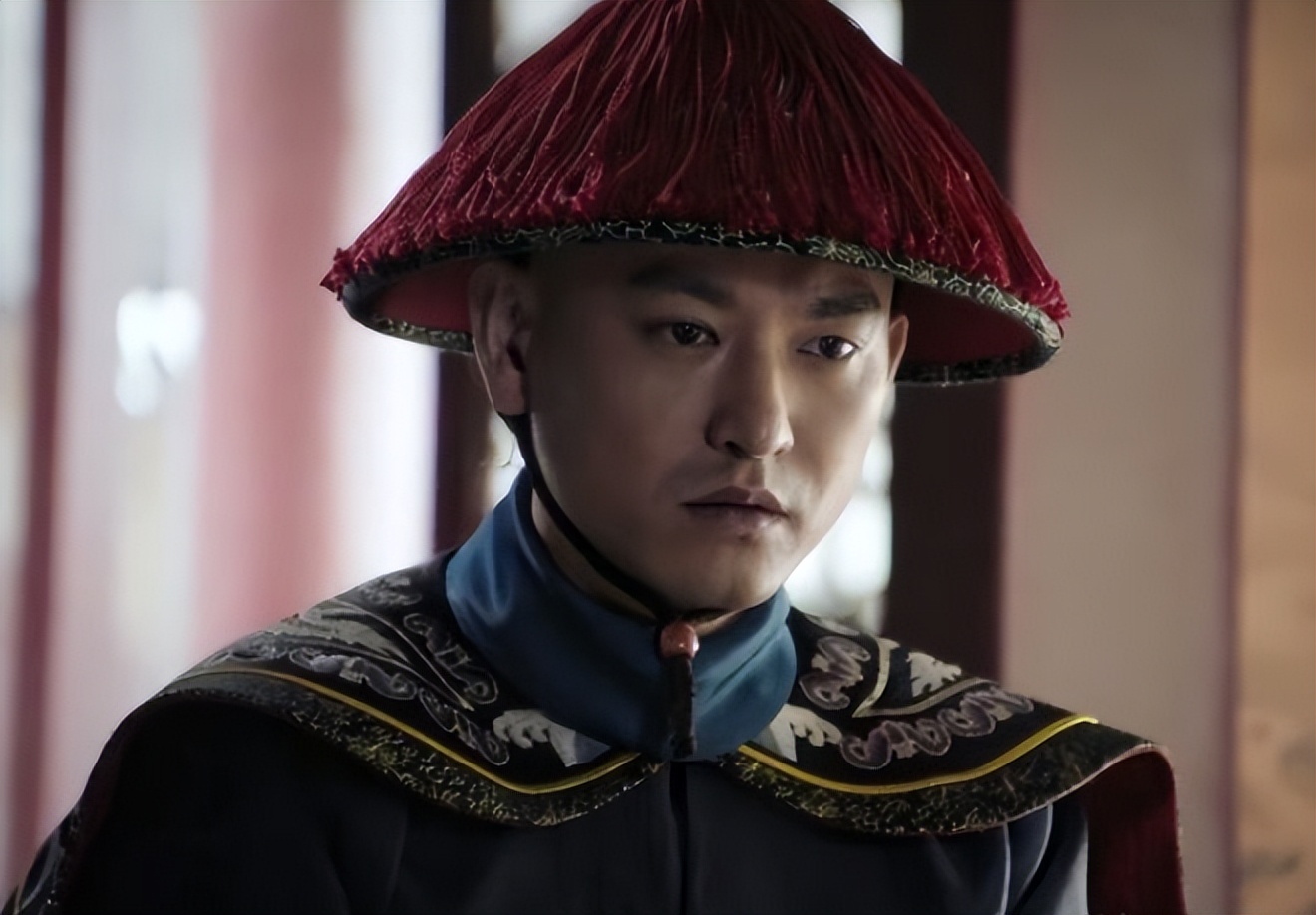 长得帅气耐看，演了107部戏也没红，如今46岁搭档江疏影红了