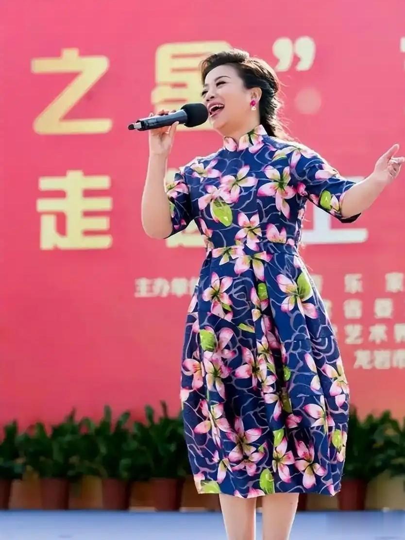 李谷一的“女儿”曝光，原来是我们熟悉的歌手，连续多年登上春晚