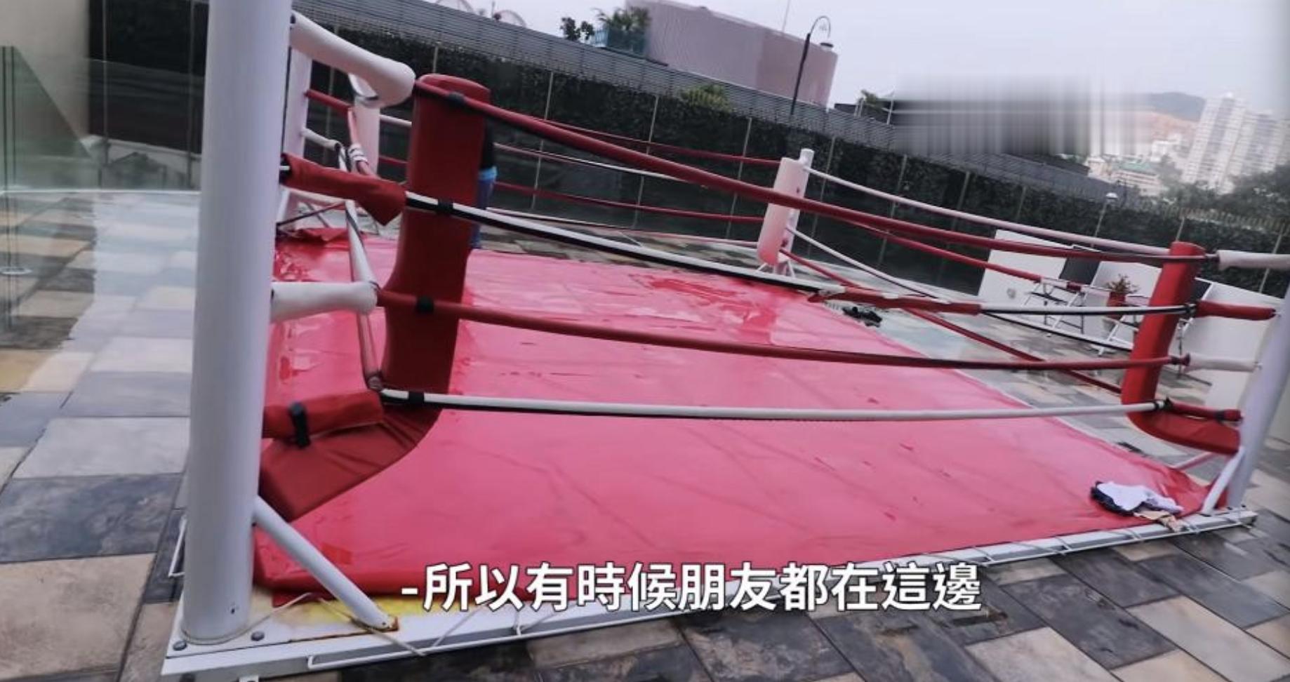 35岁富四代求婚后带未婚妻亮相，晒巨型求婚钻戒，自曝是家传之宝