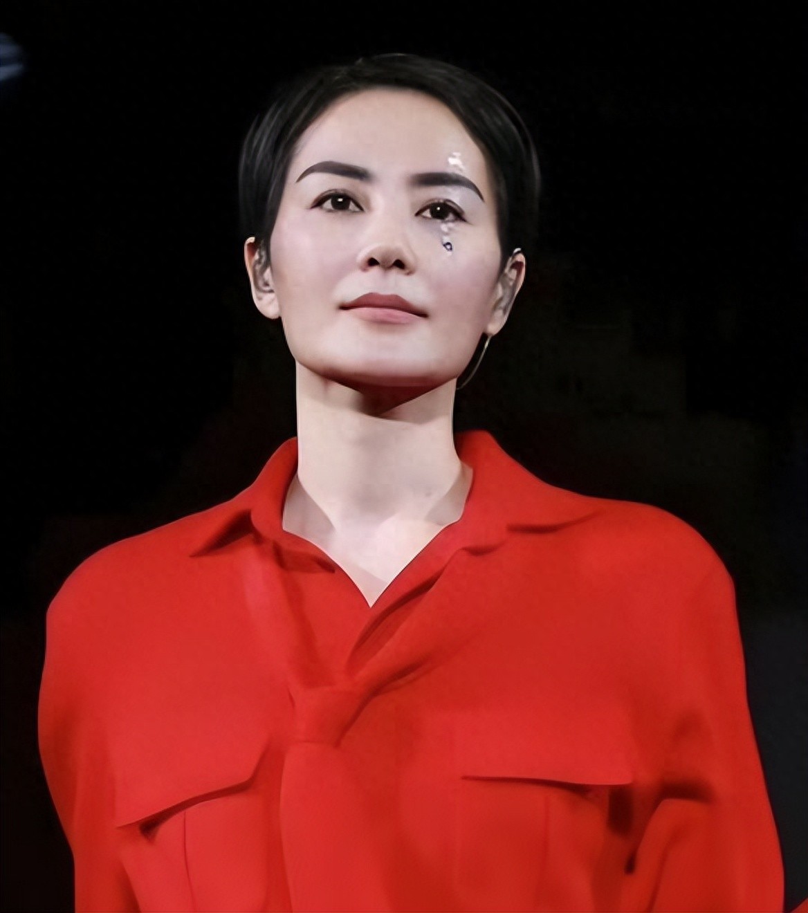 王菲十年匿名捐3268万！全部用于基金会房租工资，这才是真慈善