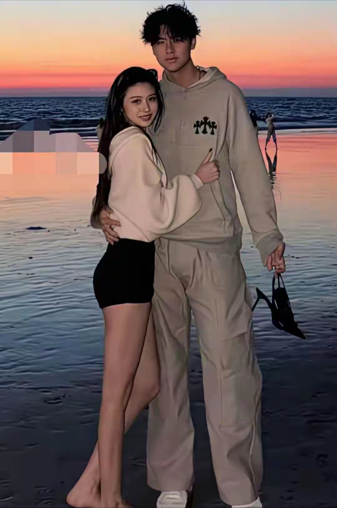 汪峰大女儿小苹果身高1米78，长相出众，气质优雅