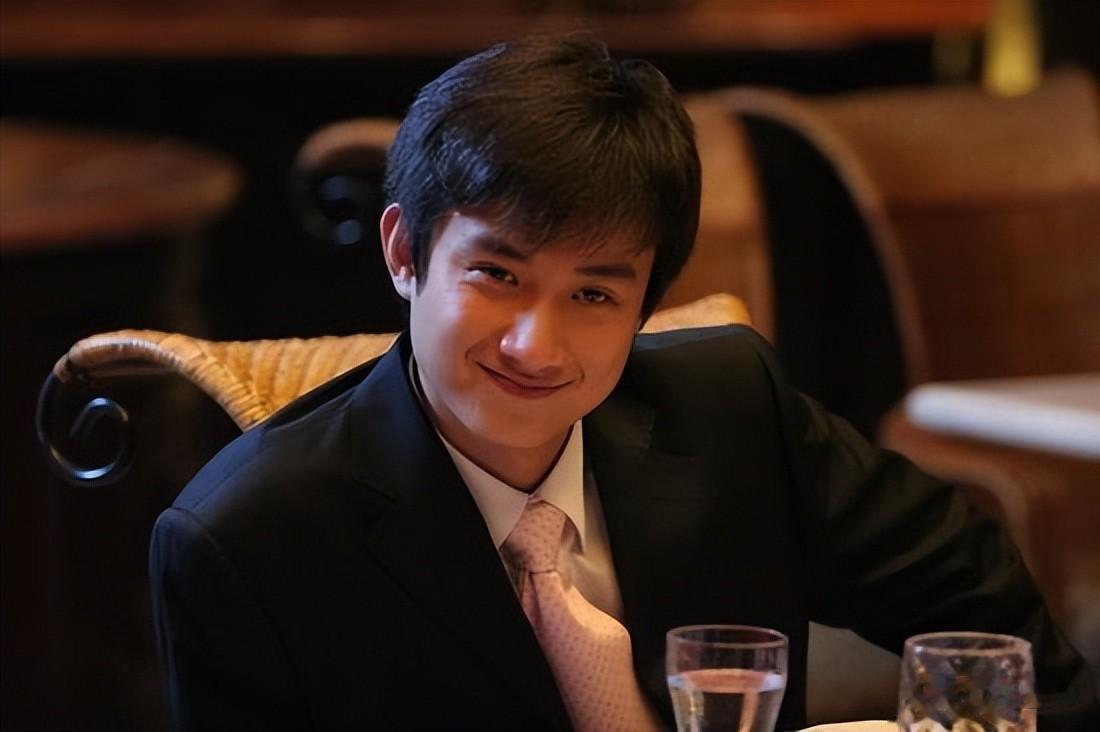 文章转行在上海开饭店！亲自端盘迎客、陪酒陪笑，态度谦逊被怒赞