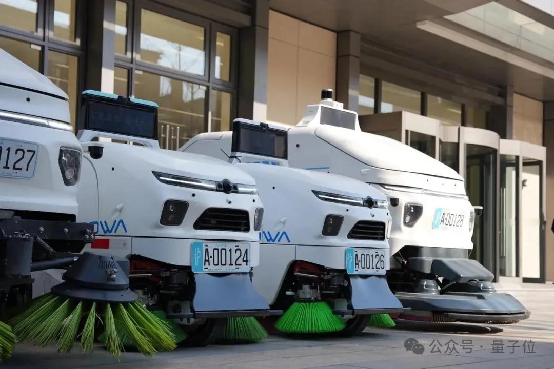 交大系殺出具身賽道重圍！1萬臺訂單，世界模型重塑萬億城市基建