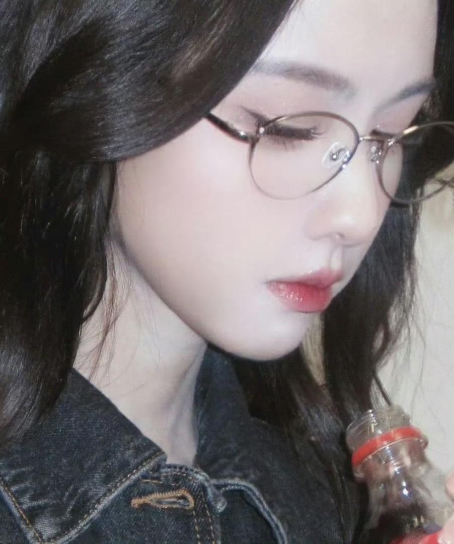 陈都灵｜银丝眼镜 ???，太欲了好吗
