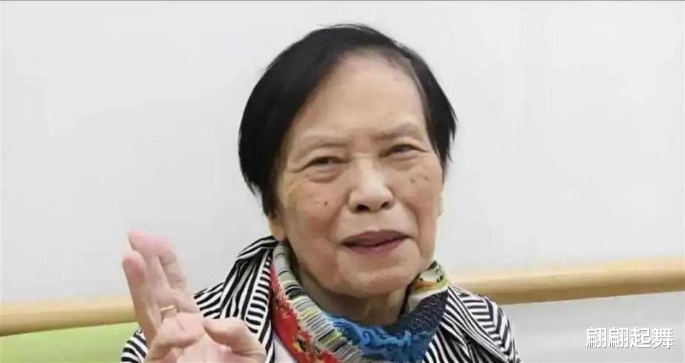 再多钱有啥用？香港知名演员官宣捐出所有财产，给丁克族提了个醒