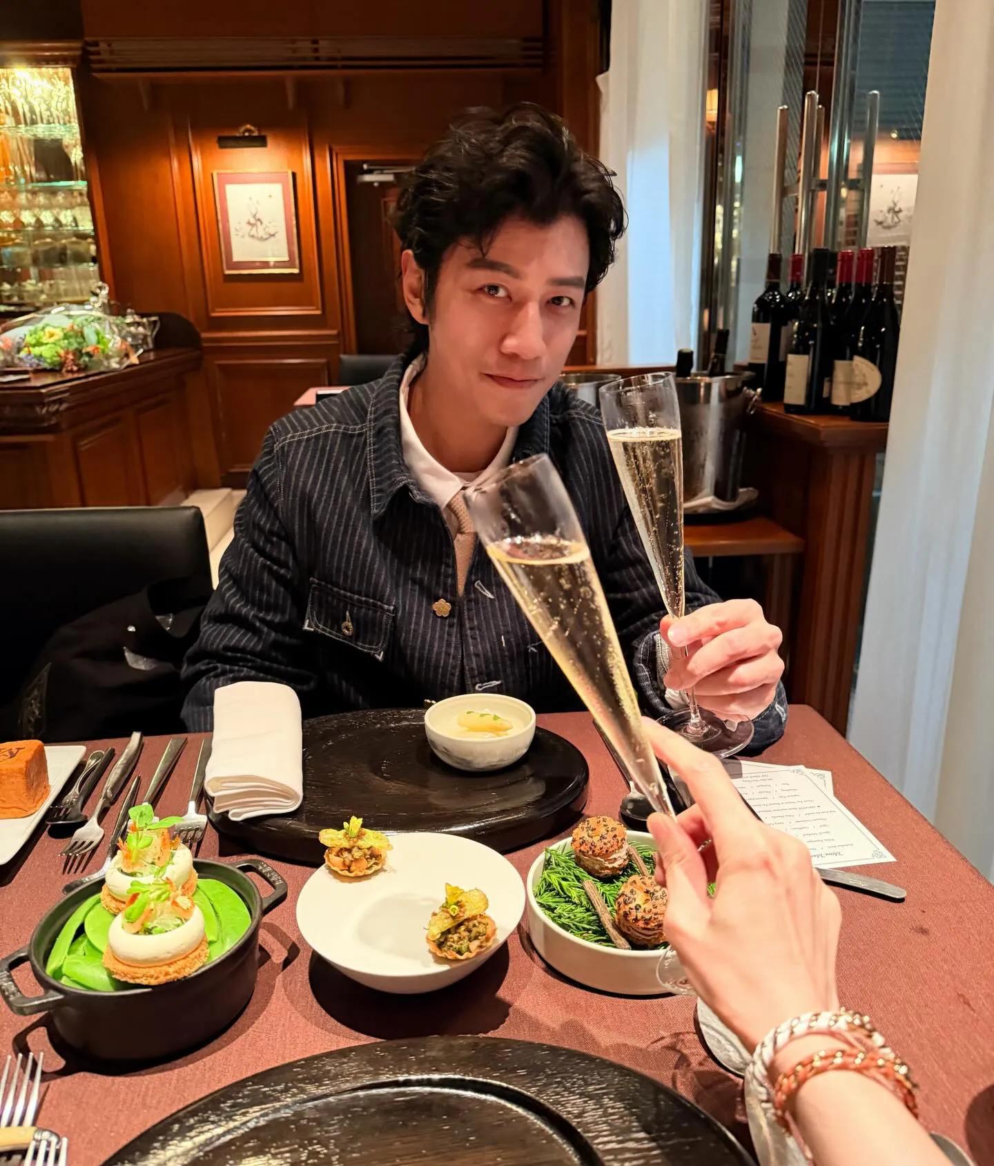 陈乔恩庆祝结婚4周年，和老公去东京旅行，二人世界尽显幸福甜蜜