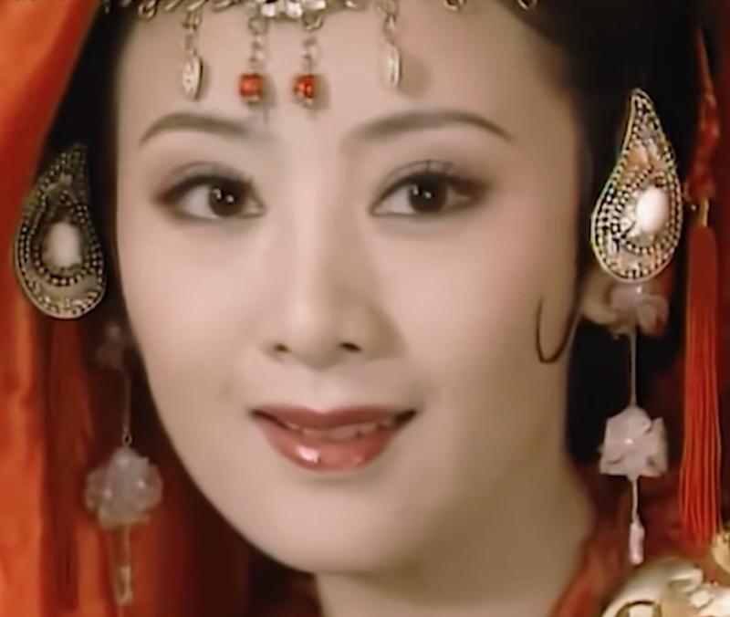 经超夫妇爬山被偶遇，素颜帅气很清爽，小李琳发福状态老气