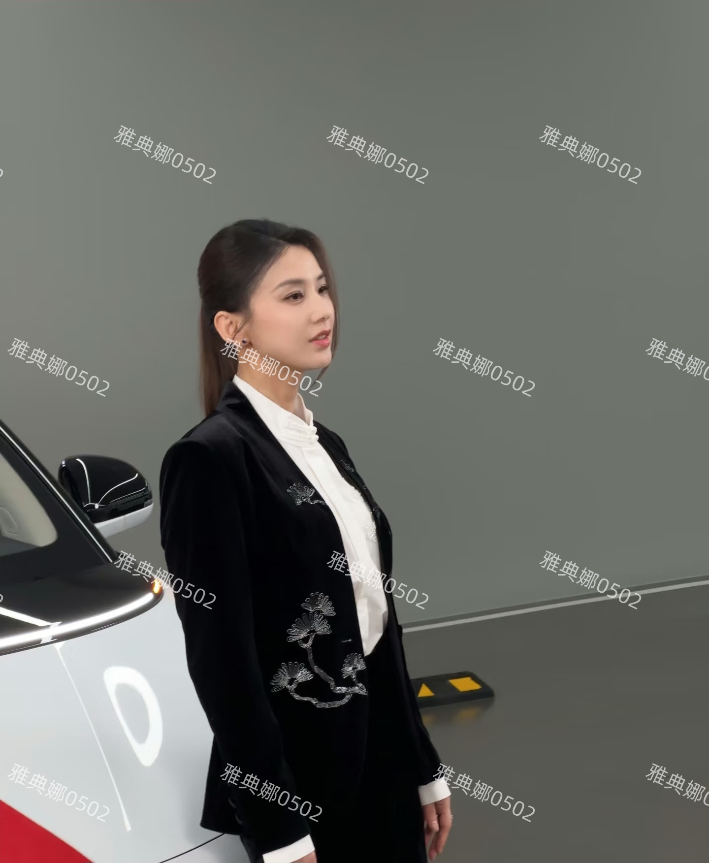 黄圣依离婚后脸变得幼态年轻了，但打扮像微商气质像网红不像明星