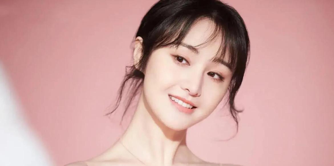 35岁郑爽近照！形象管理失败，彻底成了素人，在美日子舒坦了