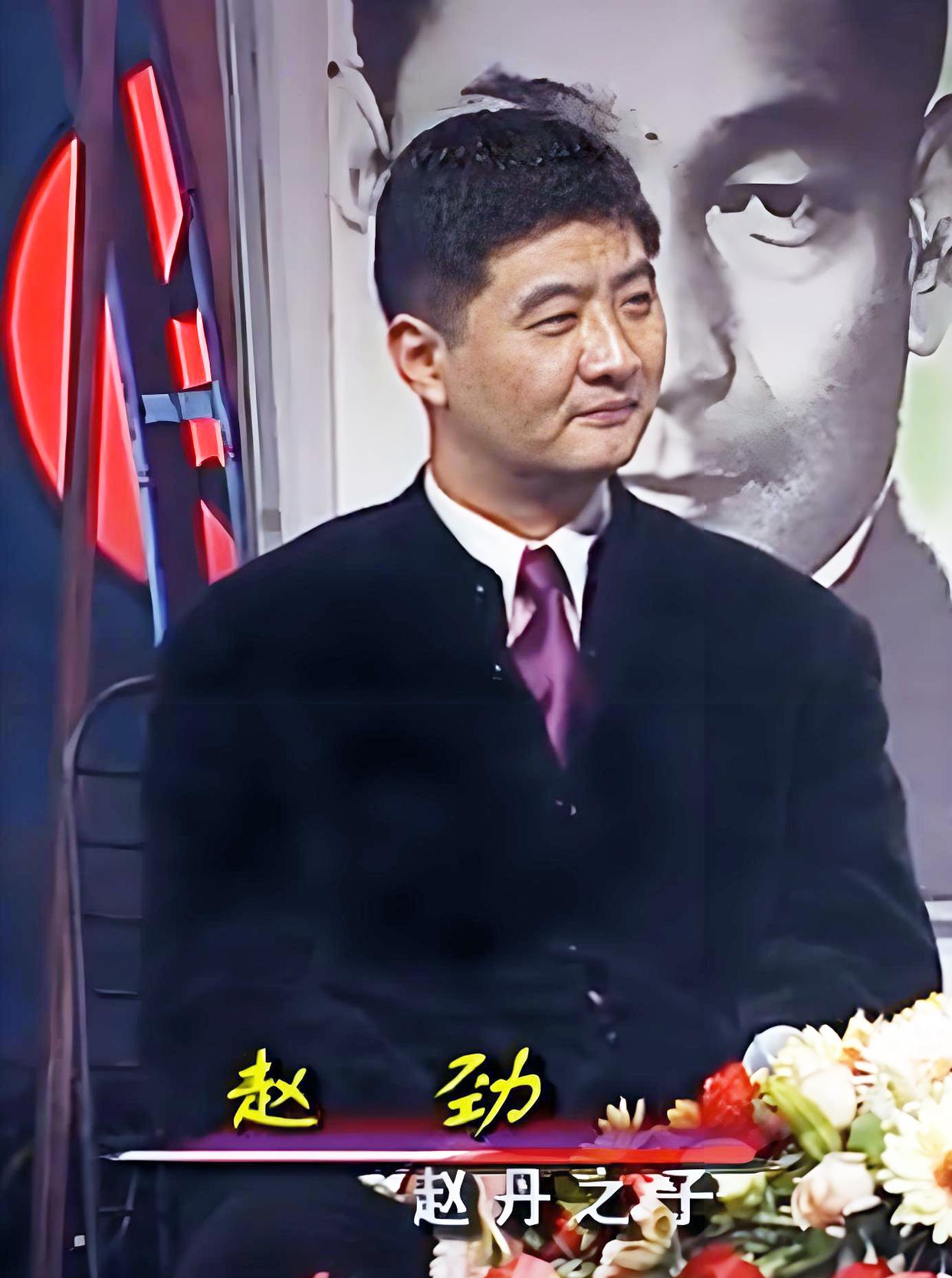 父亲是“中国影坛泰斗”、母亲是知名演员，他却在53岁时客死异乡