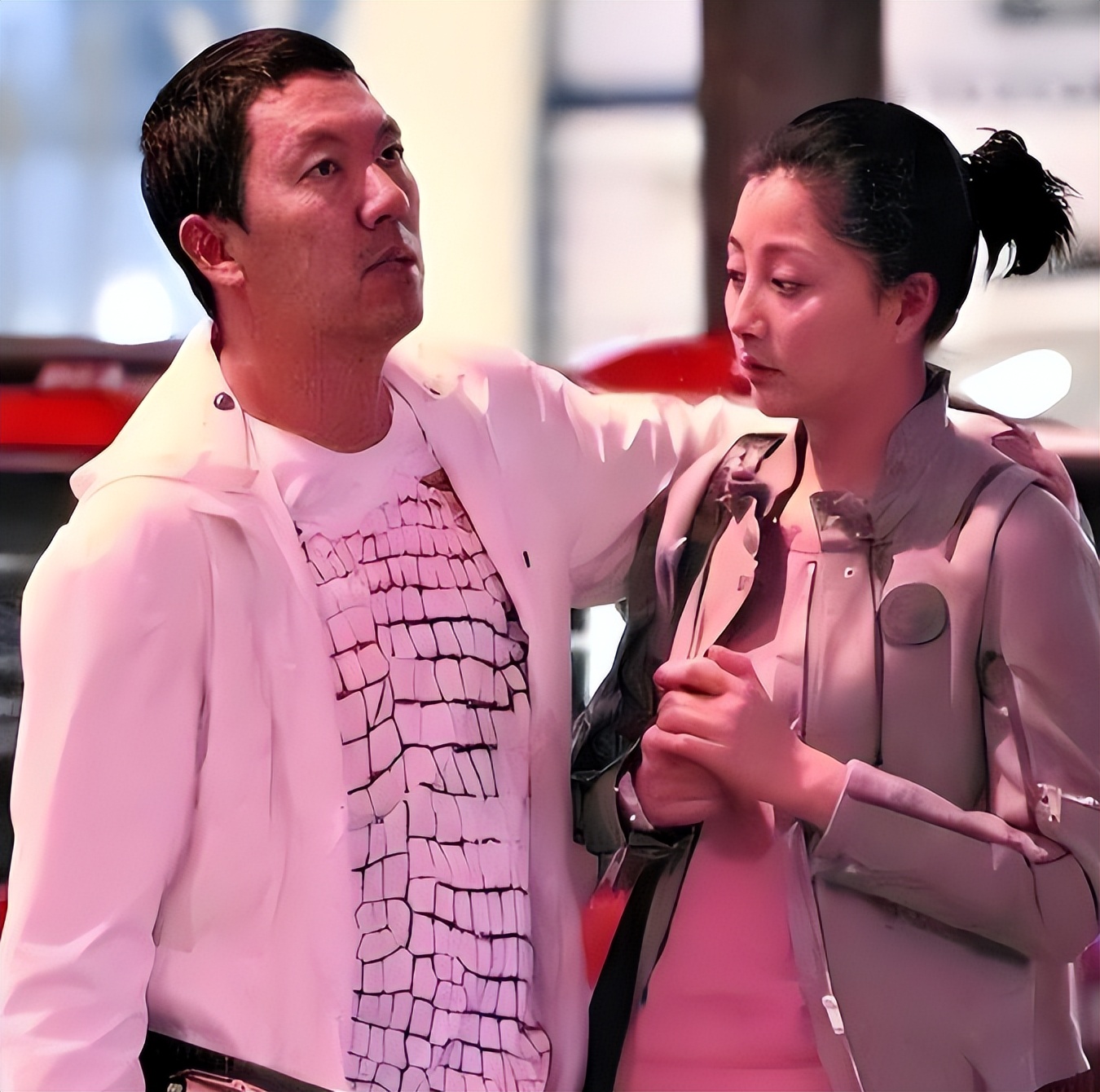 46岁殷桃现状：健身塑造“火辣”细腰，未婚未育生活幸福
