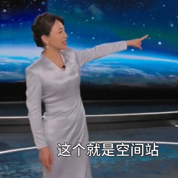 央视主持人劳春燕分享在航天发射场图片