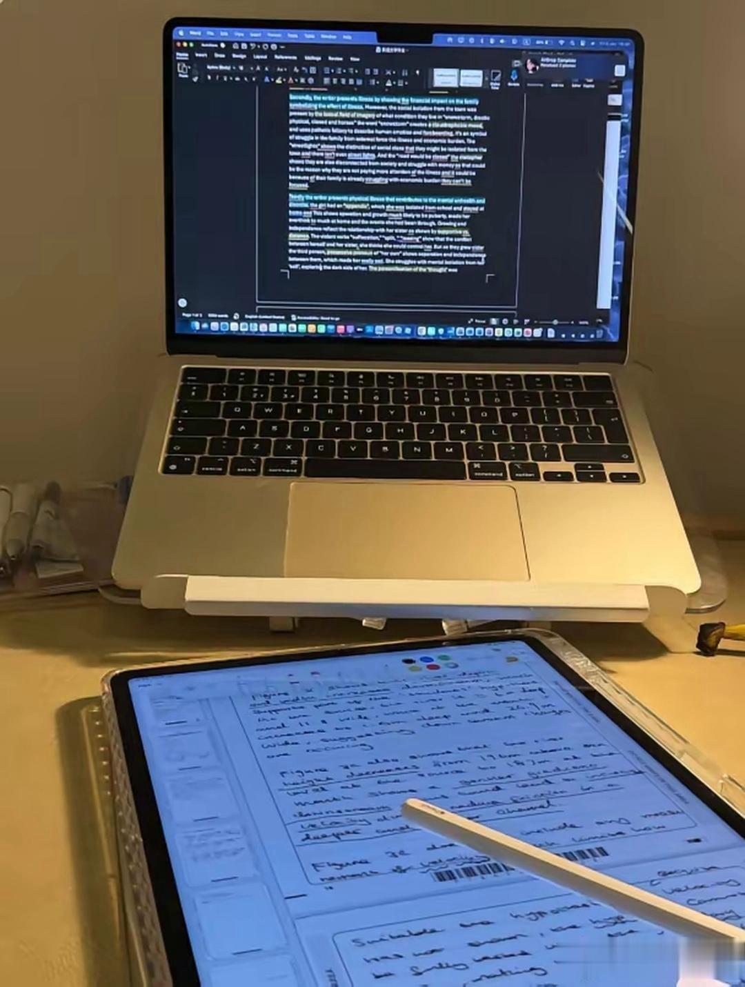 1月10日凌晨，王诗龄晒出自己学习的照片，真是挺辛苦的