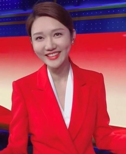 春晚龙洋眼神上瞟被质疑,真的是不专业吗?看完回应太圈粉