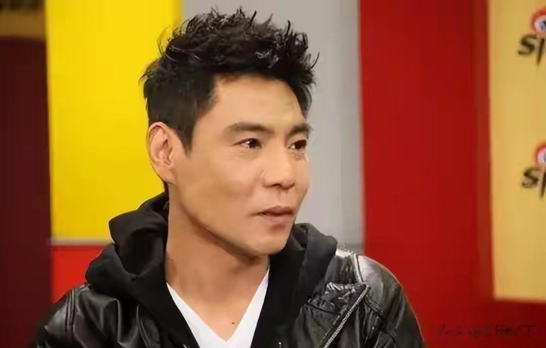 方舒:捧红屠洪刚后被抛弃,独自抚养两个女儿24年,女儿成其骄傲