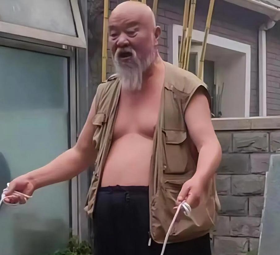 每天2包烟，顿顿8两白酒，70岁李琦跟去世前杨少华状态如出一辙