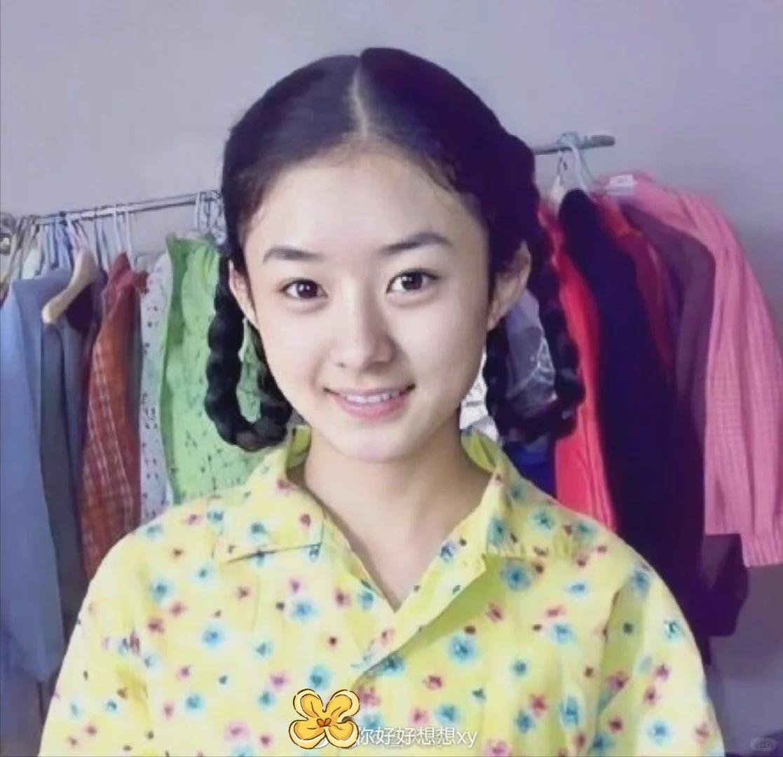 赵丽颖与杨幂同天走红毯，一个娃娃脸一个褶多，骨相皮相区别明显