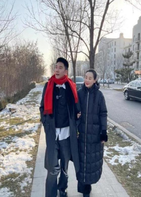她是最好命豪门阔太，仅拍一部戏就结婚隐退，被演员老公宠爱30年