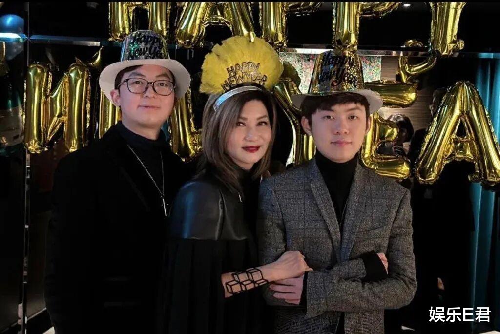 乐易玲儿子举办画展，TVB艺人集体捧场合影留念，网友：权力变现