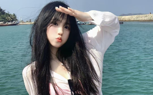 我假扮普通女友三年，男友和准婆婆却想要榨干我的余额；我拨打富豪爸爸电话复仇，他们脸色都变了