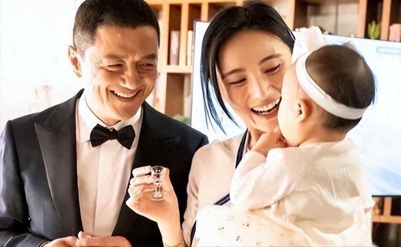 李亚鹏复婚，前妻海哈金喜回应，两人都是夏夏的父母，不会不联系