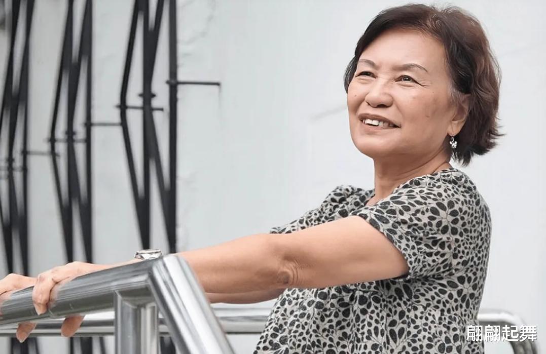 再多钱有啥用？香港知名演员官宣捐出所有财产，给丁克族提了个醒