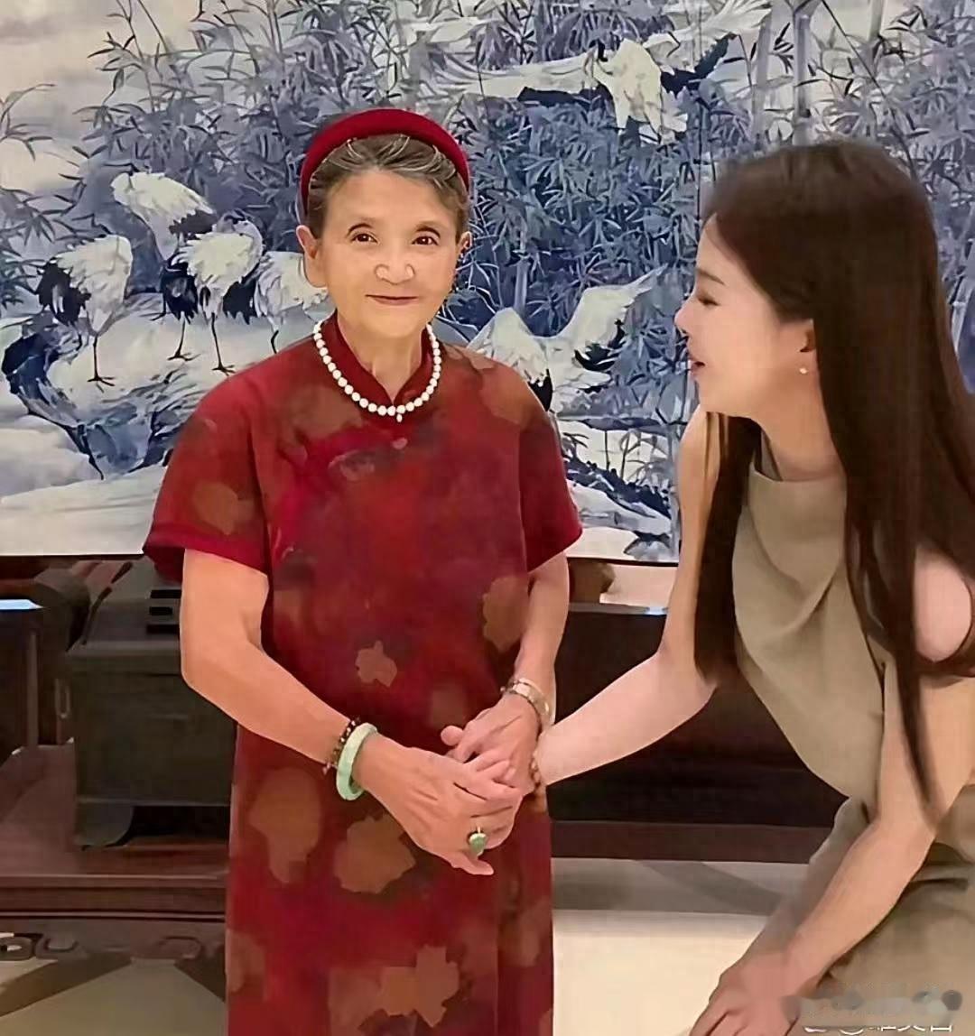 黄圣依离婚是正确的 杨子的妈妈太会装了 你看对儿子新女友有多满意
