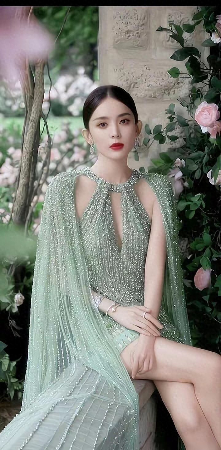 美女壁纸第4696期—古力娜扎