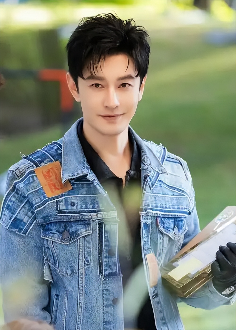 杨颖也没想到，黄晓明新加坡与女子传出绯闻，竟意外牵连自己
